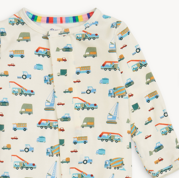 Magnetic Footie-Dumps Like A Truck