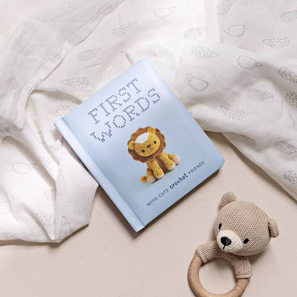 First Words with Cute Crochet Friends - Lion