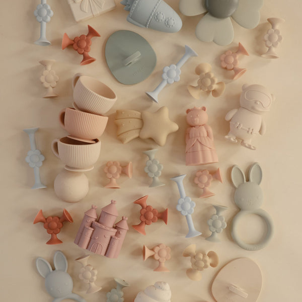 Mushie Silicone Suction Builders - Daisy