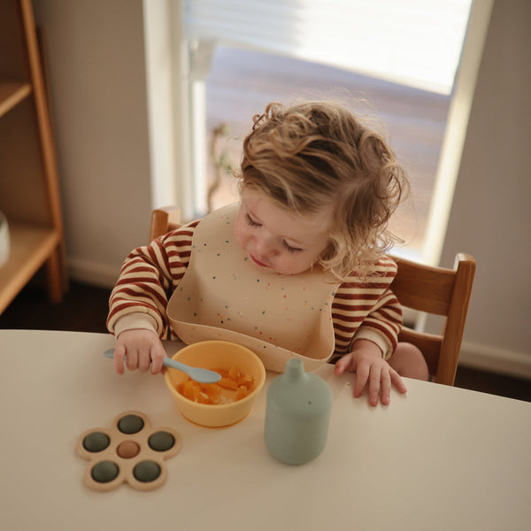 Mushie Flower Press Toy- Dried Thyme,Natural, Shifting Sand